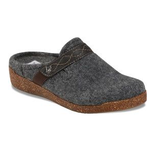 Earth Origins Felt Slip-On Clogs  - Jenna